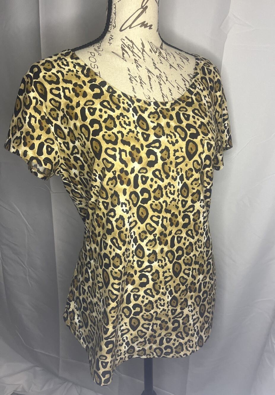 No Boundaries Cheetah Print Short Sleeved Top Juniors Women’s Size XL (15-17)
